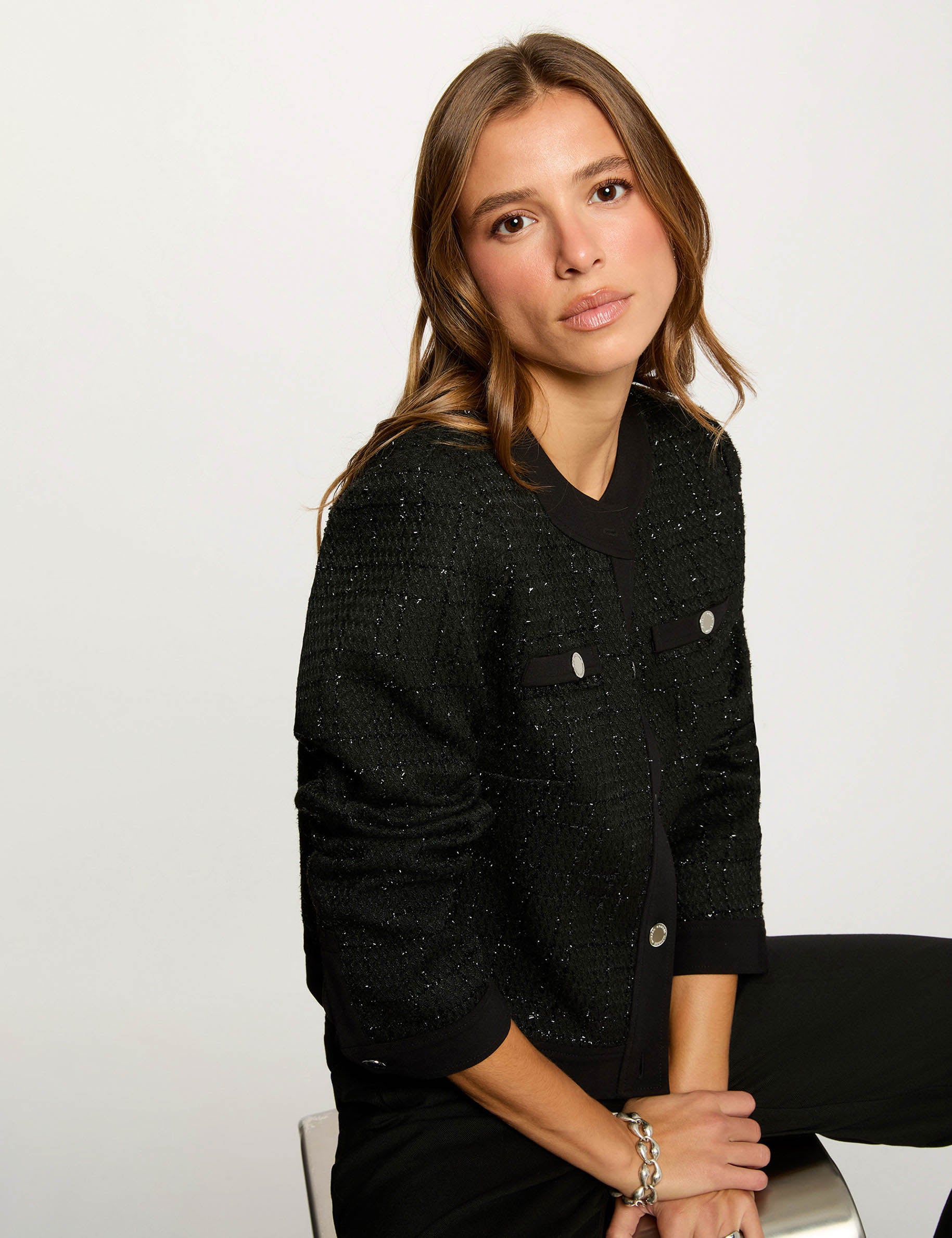 Veste courte ajust&eacute;e noir femme