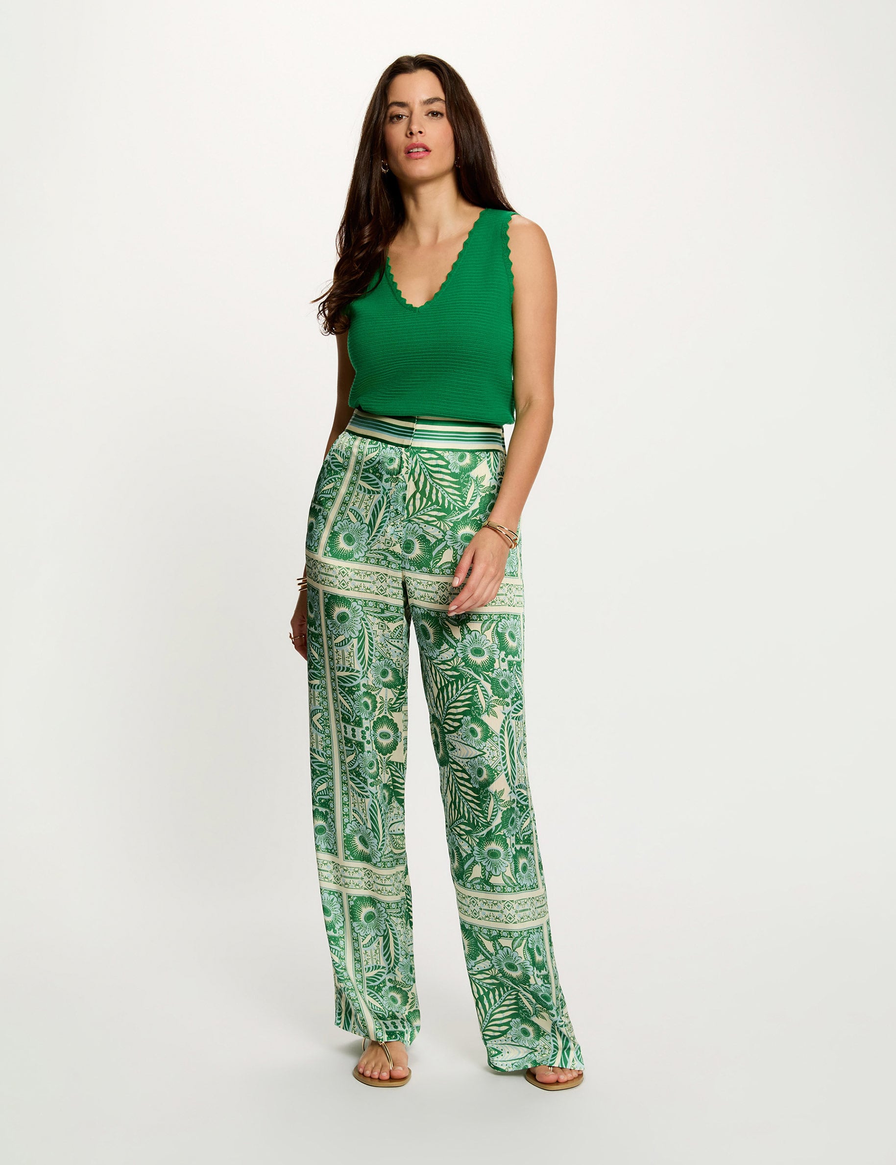 Pull ajust&eacute; col v vert prairie femme