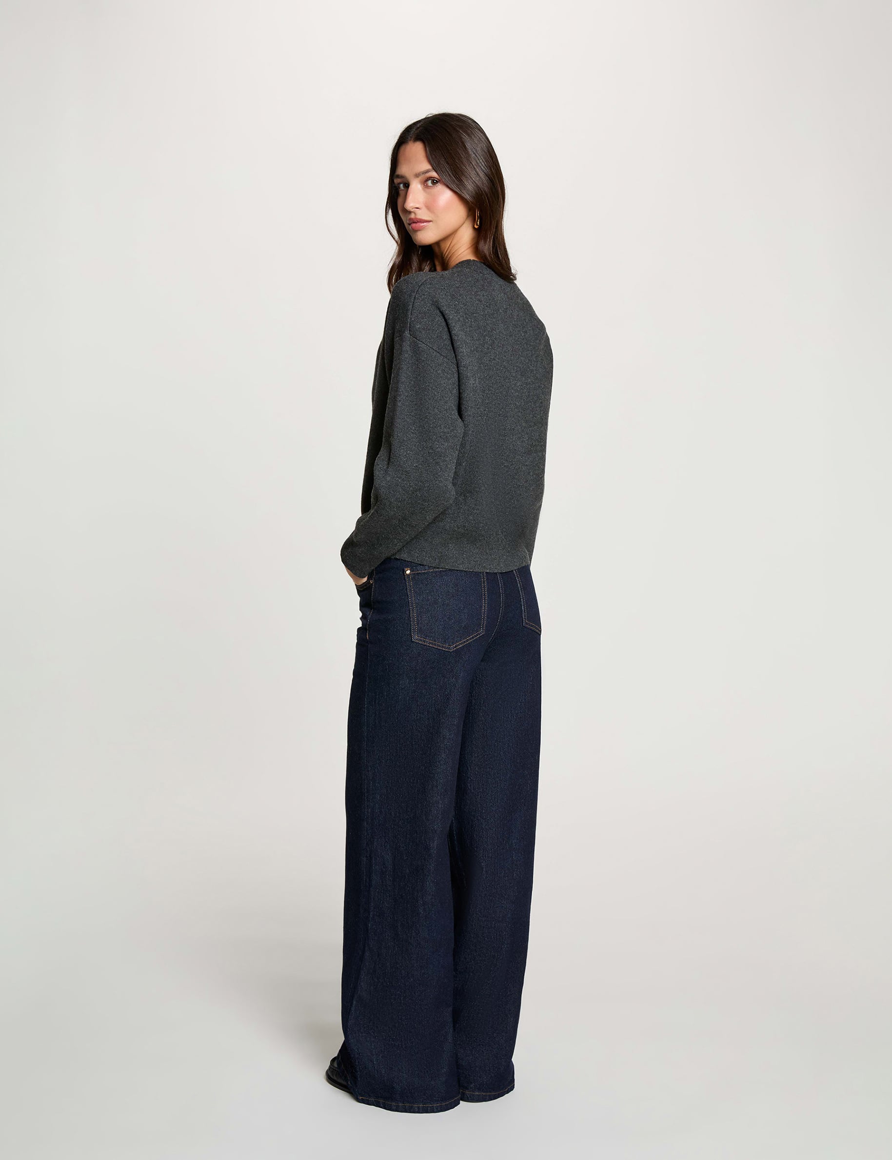 Pull col rond gris fonc&eacute; femme