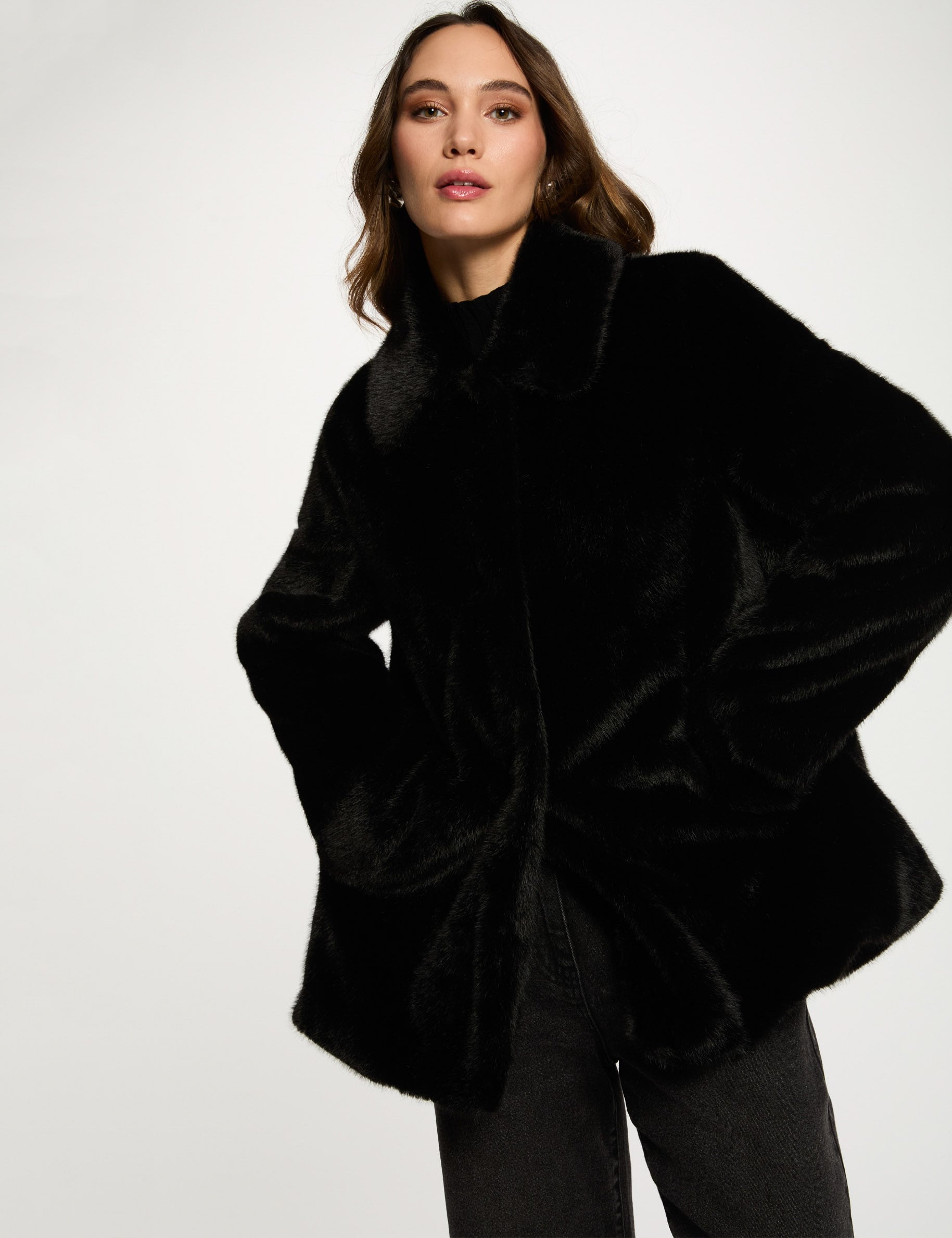 Manteau droit fausse fourrure noir femme