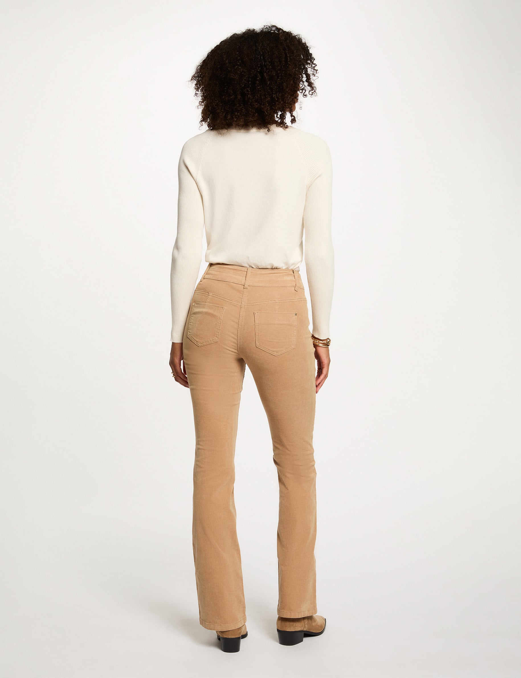 Pantalon ajust&eacute; velours sable femme