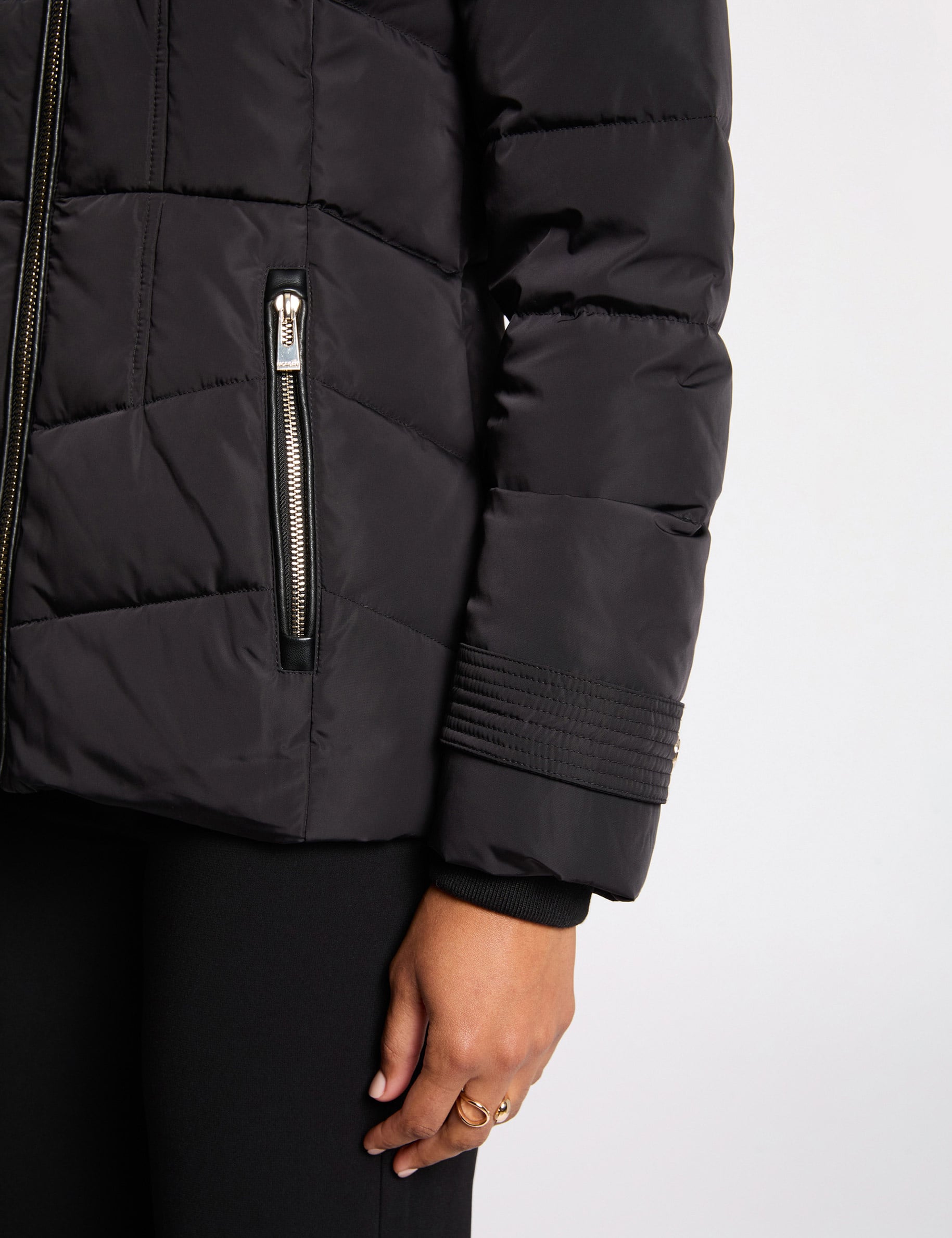 Doudoune courte ajust&eacute;e noir femme